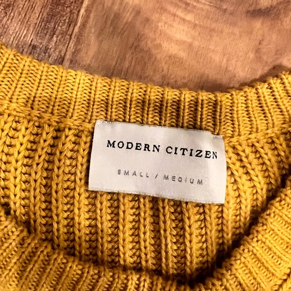 Really cute cropped modern citizen sweater!! Gorgeous color!! - Picture 2 of 8